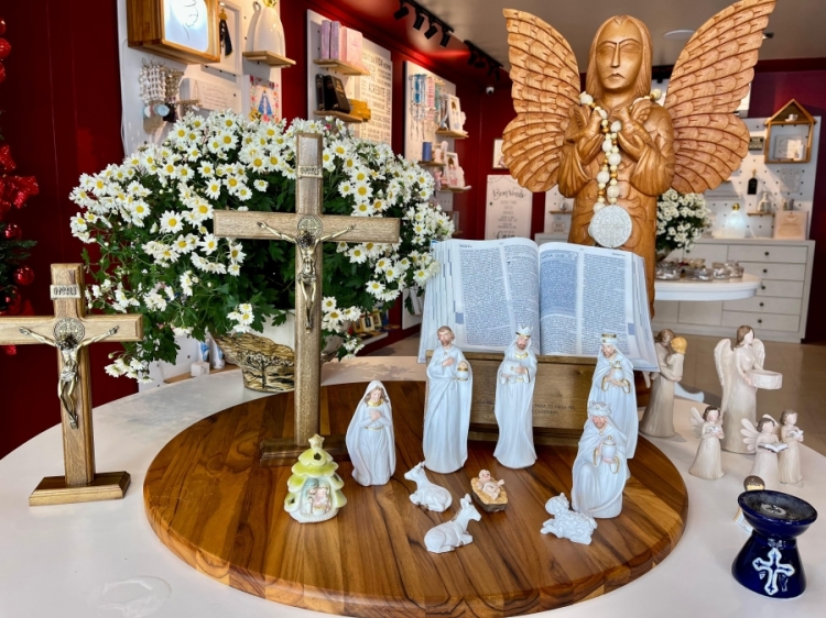O aumento nas vendas de produtos religiosos no final do ano é impulsionado por várias tradições / imagens: divulgação
