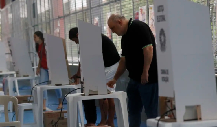 Quase 34 milhões de eleitores poderão escolher prefeitos / foto: Fernando Frazão - Agência Brasil