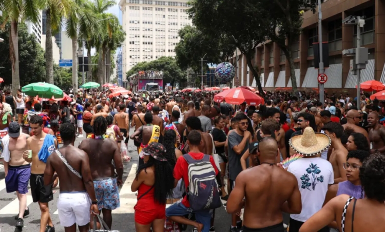 Isolamento social e máscara são recomendados para pessoas com sintomas / imagem: Tomaz Silva - Agência Brasil