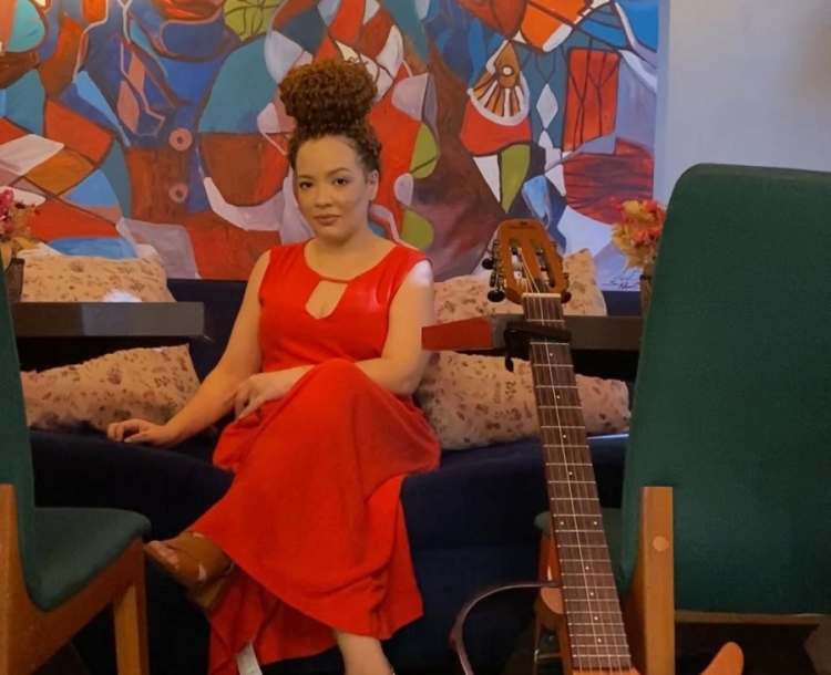 Cantora Adra Lyz / imagem: reprodução Instagram