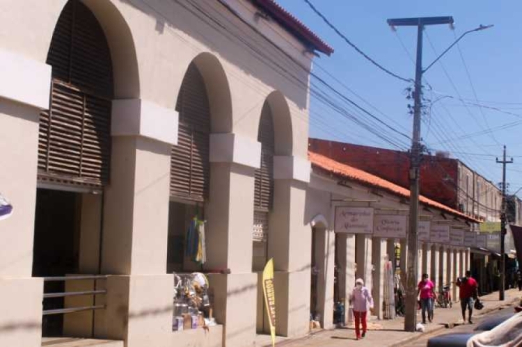 O Mercado fica localizado na Praça da Bandeira, próximo ao rio Parnaíba / imagens: divulgação