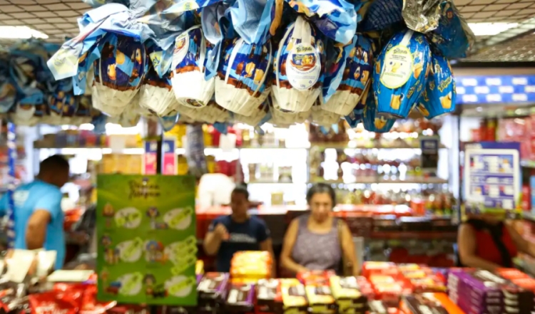 Quais são os cuidados na hora de comprar ovos e pescados / imagem: Marcelo Camargo - Agência Brasil