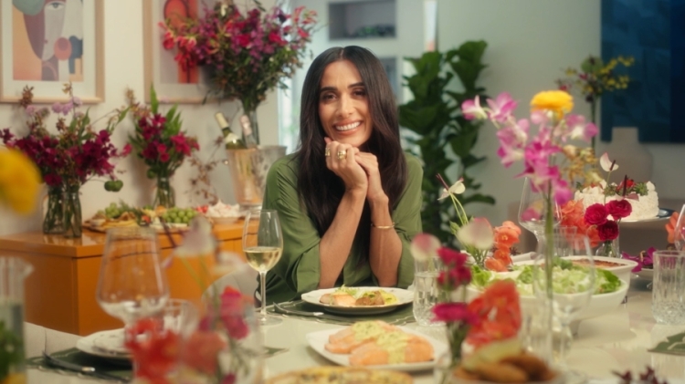 A campanha é protagonizada pela comunicadora e empresária Silvia Braz / imagens: divulgação