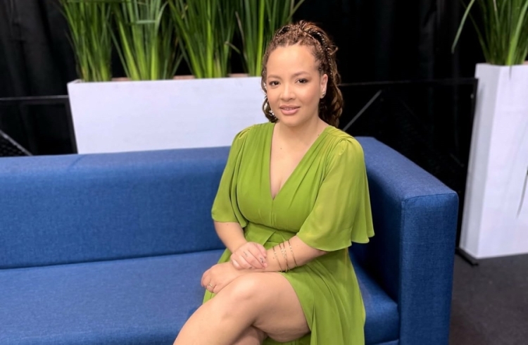 Cantora, intérprete e compositora piauiense Adra Lyz / imagem: reprodução