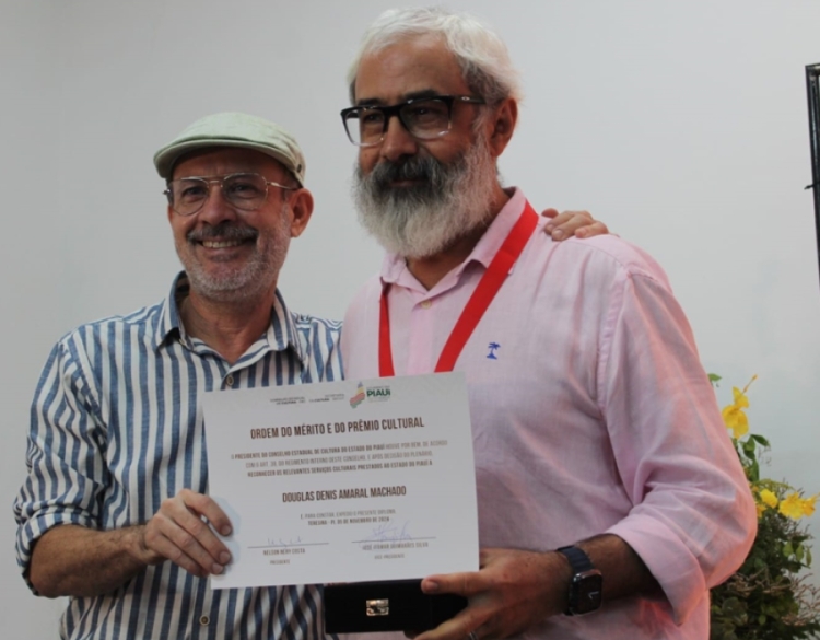 Documentarista Douglas Denis Amaral Machado, foi congratulado com a honraria / imagens: divulgação