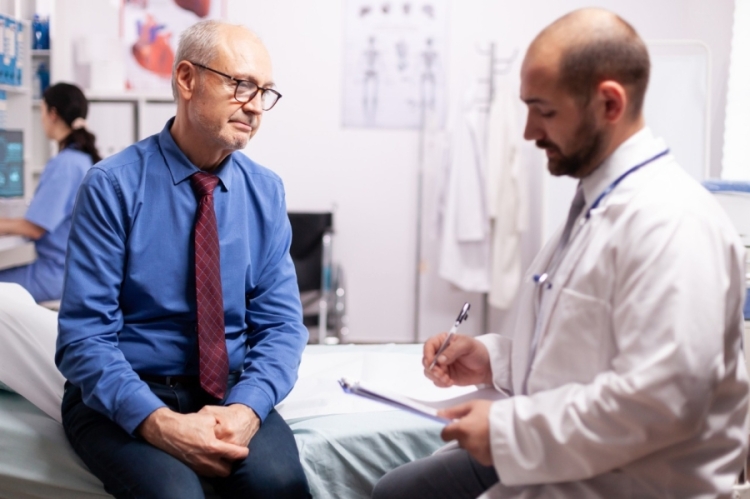Pacientes buscam se informar e realizar as consultas e exames preventivos / imagem: divulgação